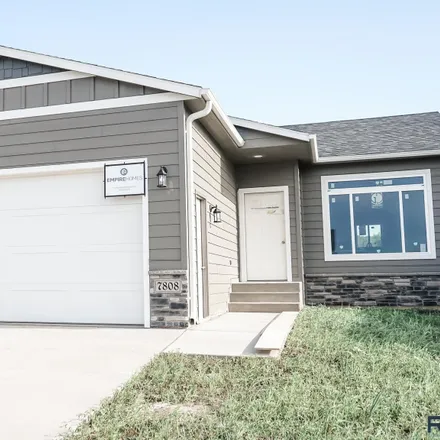 Buy this 3 bed house on 3299 East 33rd Street in Sioux Falls, SD 57103
