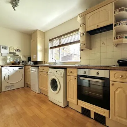 Image 4 - Chesterfield Road, London, EN5 2RF, United Kingdom - Duplex for sale