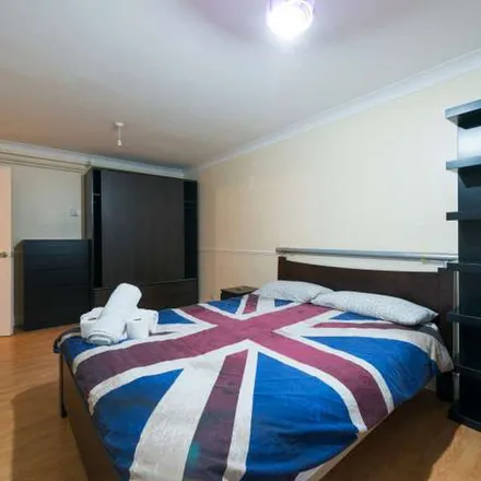 Image 7 - 31-84 Clovelly Way, Ratcliffe, London, E1 0SF, United Kingdom - Apartment for rent