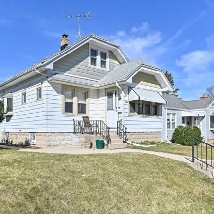 Buy this 3 bed house on 2363 South 73rd Street in West Allis, WI 53219