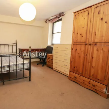 Image 2 - 64 Portswood Road, Bevois Valley, Southampton, SO17 2ES, United Kingdom - Apartment for rent