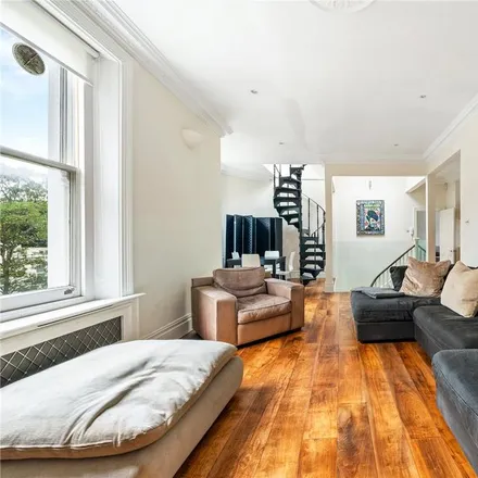 Rent this 3 bed apartment on 61 Linden Gardens in London, W2 4HB