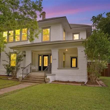 Buy this 5 bed house on 587 South Elm Street in Sherman, TX 75090