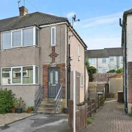 Buy this 3 bed townhouse on Restmore Avenue in Guiseley, LS20 9DG