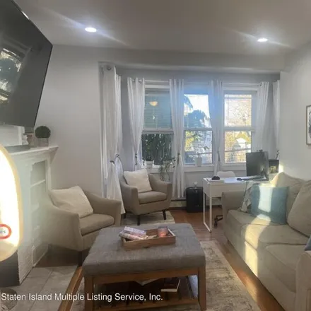 Rent this 3 bed apartment on 542 Broadway in New York, NY 10310