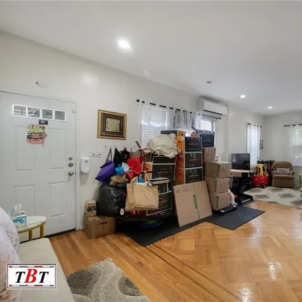 Image 8 - 1402 Avenue N, New York, NY 11230, USA - Townhouse for sale