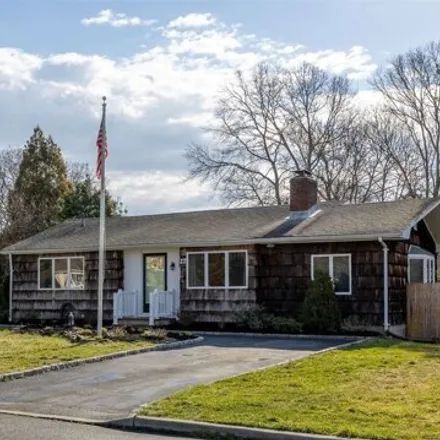 Buy this 3 bed house on 27 Woodbine Lane in Brookhaven, East Moriches