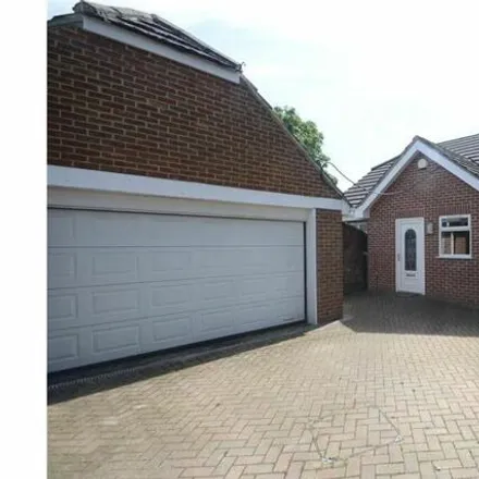Buy this 3 bed house on Victoria Road in Reading, RG31 5AE
