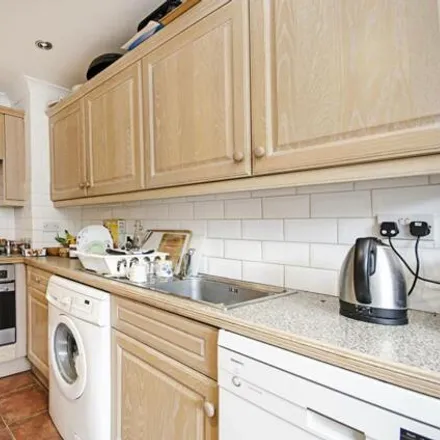 Image 7 - 214 Ridley Road, London, E8 2NU, United Kingdom - Townhouse for rent