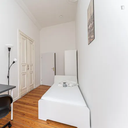 Rent this 5 bed room on Kantstraße 68 in 10627 Berlin, Germany