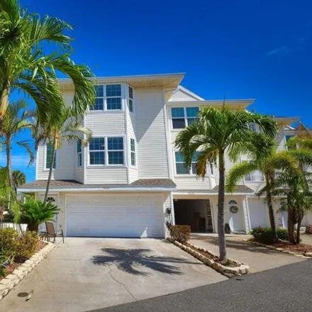 Image 1 - 9201 Captiva Circle, Saint Pete Beach, Pinellas County, FL 33706, USA - House for rent