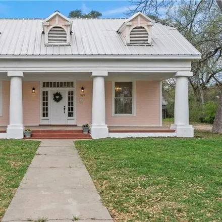 Buy this 3 bed house on 118 Maryland Street in Marlin, TX 76661