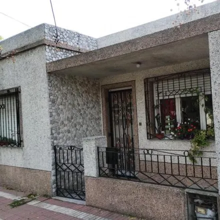 Buy this 2 bed house on López de Gomara 3265 in Rafael Calzada, Argentina