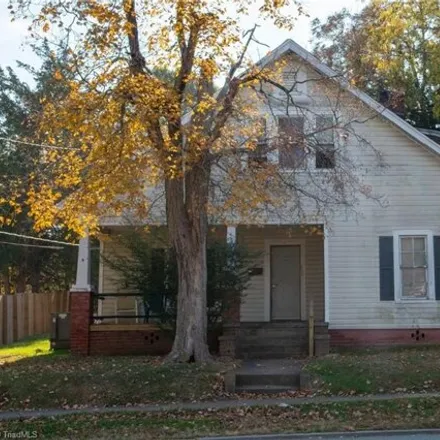 Image 1 - 672 Tucker Street, Burlington, NC 27215, USA - House for sale