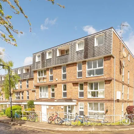Rent this 4 bed apartment on Rusholme Grove in Upper Sydenham, London
