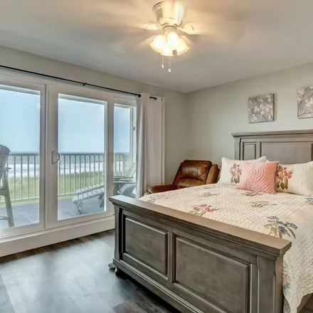 Rent this 3 bed condo on Carolina Beach