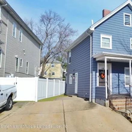 Buy this 3 bed house on 29 Station Avenue in New York, NY 10309