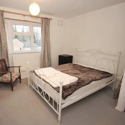 Rent this 1 bed room on Herons Way in Wokingham, RG40 1SJ
