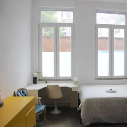 Rent this 3 bed apartment on Rue de la Poste - Poststraat 89 in 1030 Schaerbeek - Schaarbeek, Belgium