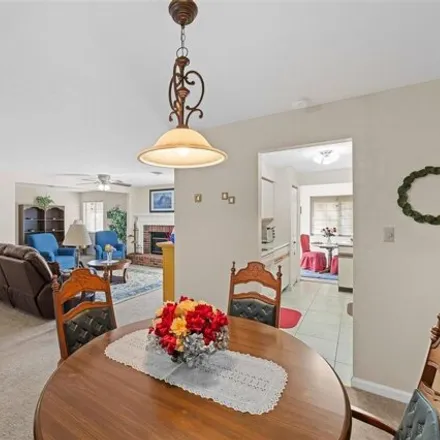 Image 2 - 1621 Walpole Drive, Chesterfield, MO 63017, USA - Condo for sale