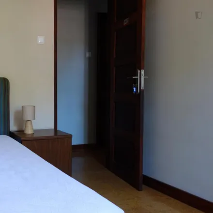 Rent this 3 bed room on Rua Nove de Abril in Porto, Portugal