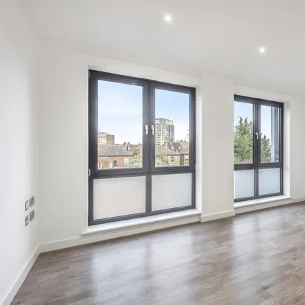 Rent this 1 bed apartment on 15 Oakfield Road in London, CR0 2UA