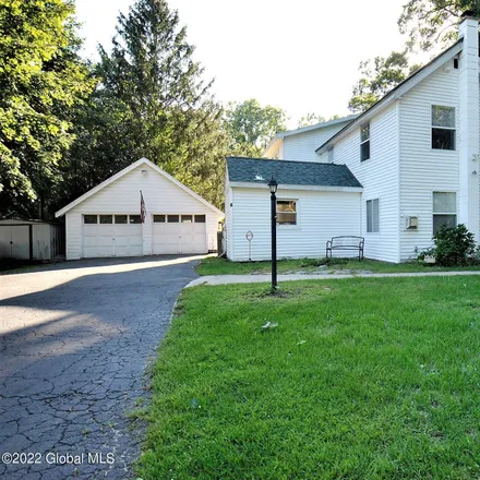 Buy this 4 bed duplex on 5 Edgewood Road in Slingerlands, Bethlehem