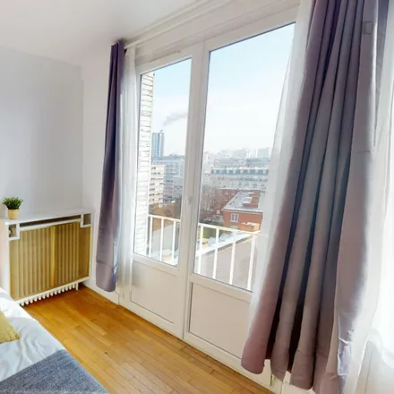 Rent this 4 bed room on EIB The Victor Hugo School in 23 Rue de Cronstadt, 75015 Paris