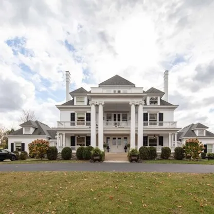 Image 1 - 100 Moundale Avenue, Hampton Manor, Winchester, KY 40391, USA - House for sale