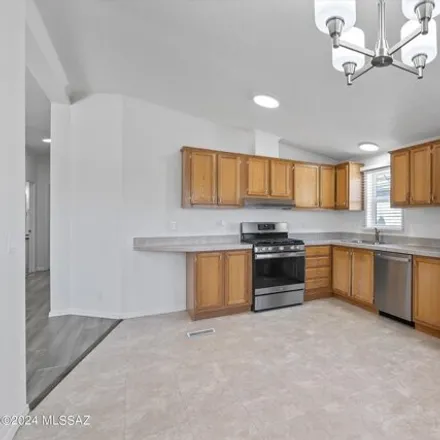 Image 4 - 8975 North Valgrind Lane, Marana, AZ 85743, USA - Apartment for sale