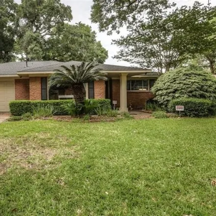 Rent this 3 bed house on 6270 Lindyann Lane in Houston, TX 77008