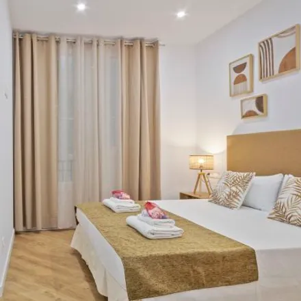 Rent this 5 bed apartment on Carrer del Rosselló in 402, 08025 Barcelona
