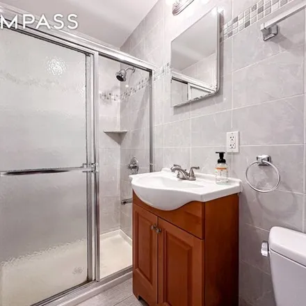 Image 7 - 53-11 39th Avenue, New York, NY 11377, USA - House for rent