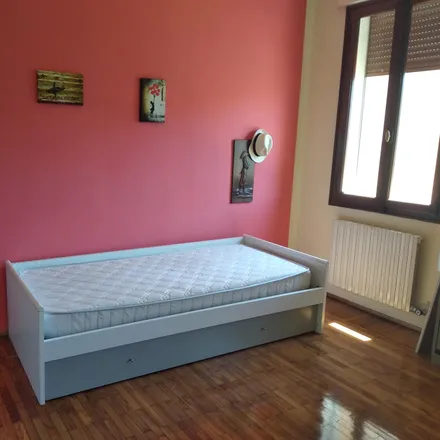 Rent this 3 bed room on Via Francesco Morosini 12 in 31100 Treviso TV, Italy