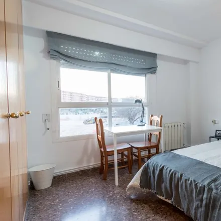 Rent this 4 bed room on Camp de Futbol Malilla in Carrer de Joaquín Benlloch, 46026 Valencia