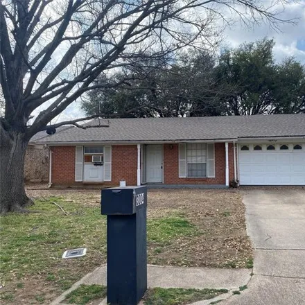 Buy this 3 bed house on 3031 West Park Row Drive in Arlington, TX 76013