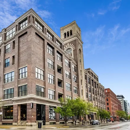 Rent this 3 bed loft on 1000 West Washington Boulevard in Chicago, IL 60661