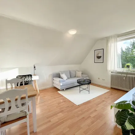Rent this 2 bed apartment on Schellingstraße 92 in 22089 Hamburg, Germany