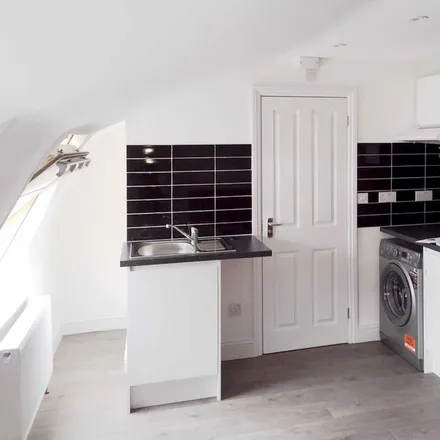 Rent this studio apartment on 14 Kirchen Road in London, W13 0TY