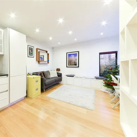 Rent this 2 bed apartment on Burder Road in De Beauvoir Town, London