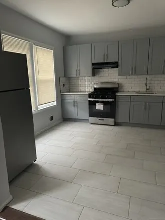 Rent this 3 bed apartment on 45 Clover Pl in New Haven, Connecticut