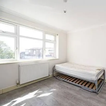Image 6 - Bairstow Eves, 102 Brent Street, London, NW4 2HH, United Kingdom - Apartment for rent