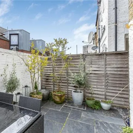 Image 3 - 211 Stephendale Road, London, SW6 2PW, United Kingdom - Apartment for sale