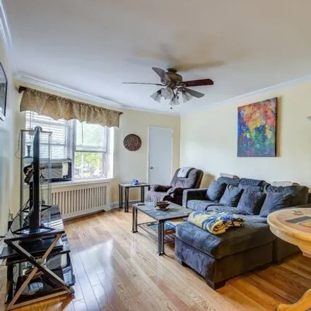 Buy this studio apartment on 123-25 82nd Avenue in New York, NY 11415