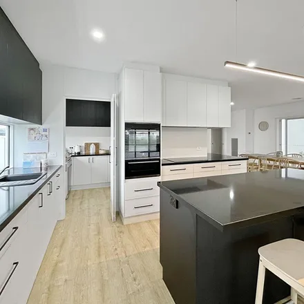 Image 6 - Cavan Grove, Alfredton VIC 3350, Australia - Apartment for rent
