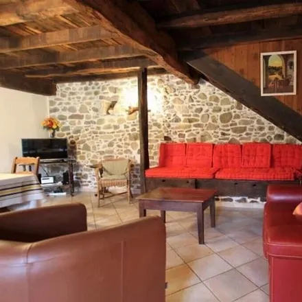 Rent this 3 bed townhouse on 64430 Saint-Étienne-de-Baïgorry