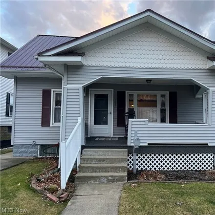 Buy this 3 bed house on 1679 Walnut Street in Coshocton, OH 43812