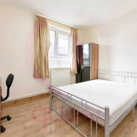 Image 1 - Grindall House, Collingwood Street, London, E1 5PT, United Kingdom - Room for rent