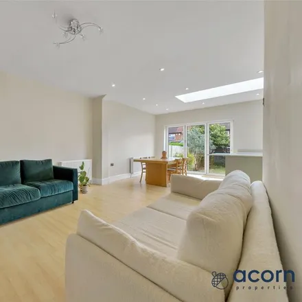 Image 6 - Lodore Gardens, London, NW9 0DP, United Kingdom - Duplex for rent
