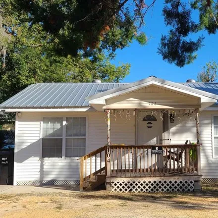 Rent this 2 bed house on 104 W Ash St Unit 2 in Perry, Florida